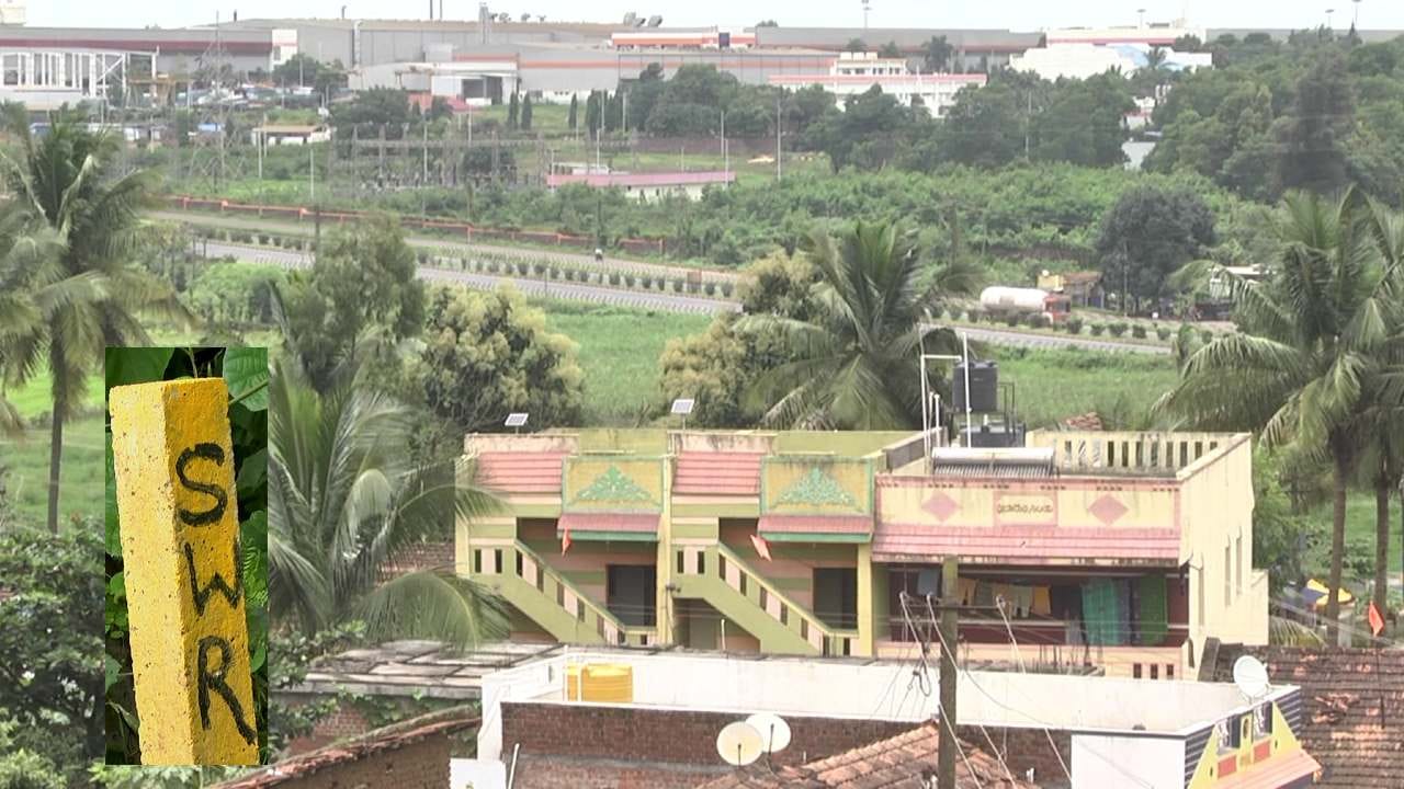 ಧಾರವಾಡ: ಹಳೆಯ ಬೆಲೆಯಲ್ಲಿಯೇ ಜಮೀನು ಸ್ವಾಧೀನಕ್ಕೆ ಮುಂದಾಗಿದೆ ಸರ್ಕಾರ, ಭೂಮಿ ಕಳೆದುಕೊಂಡ ರೈತರ ಗೋಳು ಕೇಳೋರೇ ಇಲ್ಲ ಧಾರವಾಡ: ಹಳೆಯ ಬೆಲೆಯಲ್ಲಿಯೇ ಜಮೀನು ಸ್ವಾಧೀನಕ್ಕೆ ಮುಂದಾಗಿದೆ ಸರ್ಕಾರ, ಭೂಮಿ ಕಳೆದುಕೊಂಡ ರೈತರ ಗೋಳು ಕೇಳೋರೇ ಇಲ್ಲ