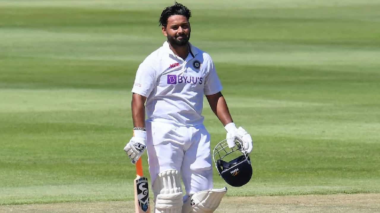 2022ರಲ್ಲಿ ಟೀಮ್ ಇಂಡಿಯಾ ಪರ ಅತ್ಯಧಿಕ ಟೆಸ್ಟ್ ರನ್ ಕಲೆಹಾಕಿದ್ದು ಯುವ ವಿಕೆಟ್ ಕೀಪರ್ ಬ್ಯಾಟ್ಸ್ಮನ್ ರಿಷಭ್ ಪಂತ್. ಈ ವರ್ಷ 7 ಪಂದ್ಯಗಳಲ್ಲಿ 12 ಇನಿಂಗ್ಸ್ ಆಡಿರುವ ಪಂತ್ ಒಟ್ಟು 680 ರನ್ಗಳಿಸಿದ್ದಾರೆ. ಈ ವೇಳೆ 2 ಶತಕ ಹಾಗೂ 4 ಅರ್ಧಶತಕಗಳನ್ನೂ ಸಹ ಬಾರಿಸಿದ್ದರು.