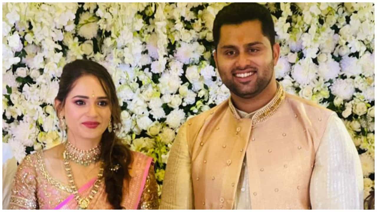 ನಟ ಅಭಿಷೇಕ್ ಅಂಬರೀಷ್ ಅವರ ಬಾಳಿನಲ್ಲಿ ಹೊಸ ಅಧ್ಯಾಯ ಆರಂಭ ಆಗಿದೆ. ಮನಮೆಚ್ಚಿದ ಹುಡುಗಿ ಅಬಿವಾ ಬಿದ್ದಪ್ಪ ಜೊತೆ ಅವರ ಎಂಗೇಜ್ಮೆಂಟ್ ನಡೆದಿದೆ.