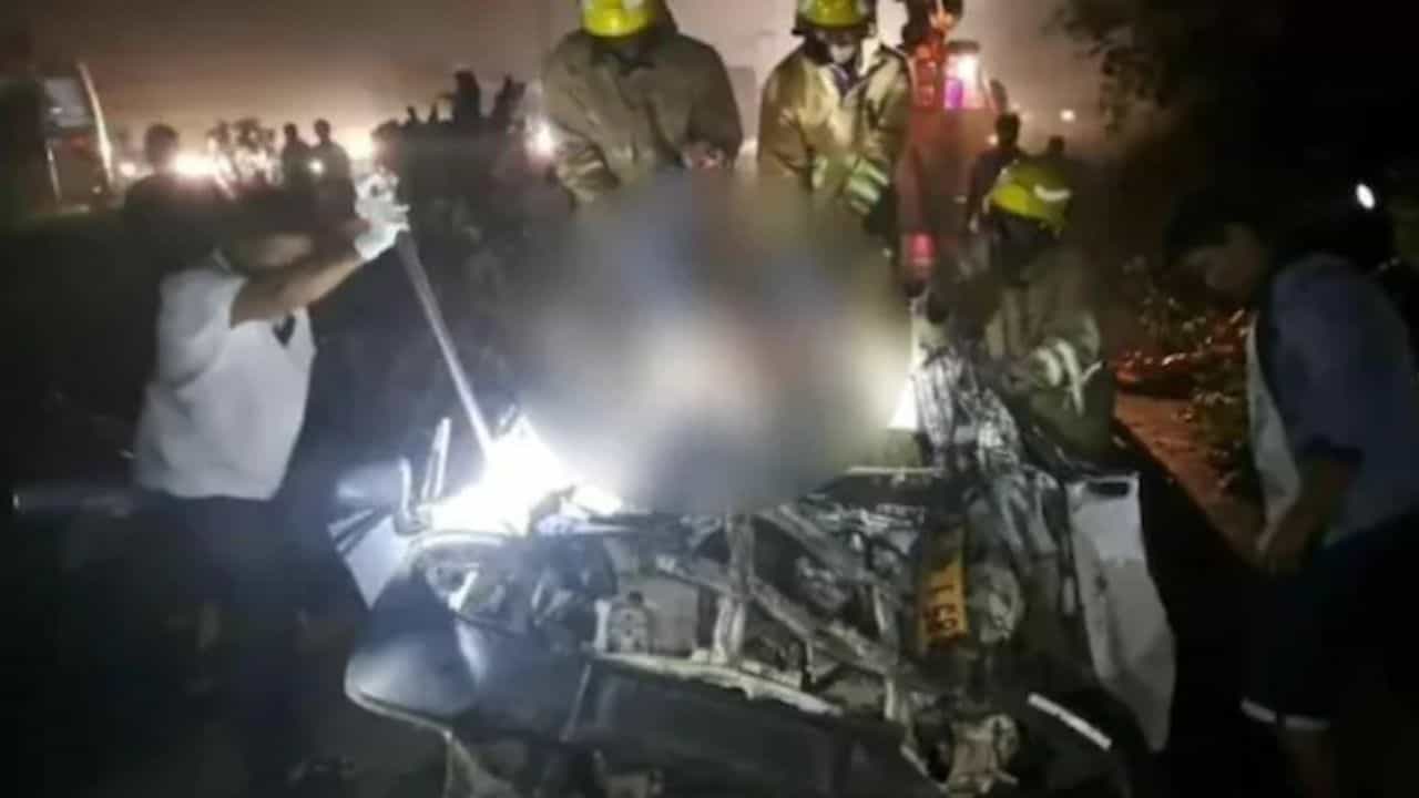 Accident: ಟಾಟಾ ಏಸ್, ಲಾರಿ ನಡುವೆ ಡಿಕ್ಕಿ, 6 ಸಾವು, 5 ಜನರಿಗೆ ಗಾಯ Accident: ಟಾಟಾ ಏಸ್, ಲಾರಿ ನಡುವೆ ಡಿಕ್ಕಿ, 6 ಸಾವು, 5 ಜನರಿಗೆ ಗಾಯ