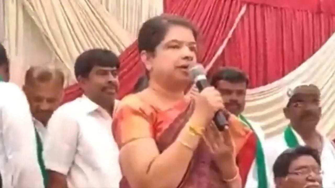 Ramnagar: ಎಷ್ಟು ಬೇಕೋ ಅಷ್ಟು ಸಾಲ ಮಾಡಿ, ಕುಮಾರಣ್ಣ ಮನ್ನಾ ಮಾಡ್ತಾರೆ: ಅನಿತಾ ಕುಮಾರಸ್ವಾಮಿ Ramnagar: ಎಷ್ಟು ಬೇಕೋ ಅಷ್ಟು ಸಾಲ ಮಾಡಿ, ಕುಮಾರಣ್ಣ ಮನ್ನಾ ಮಾಡ್ತಾರೆ: ಅನಿತಾ ಕುಮಾರಸ್ವಾಮಿ