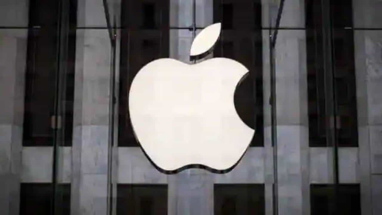 Apple CEO: ಆ್ಯಪಲ್ ಸಿಇಒ ಟಿಮ್ ಕುಕ್ ವೇತನದಲ್ಲಿ ಶೇ 40ಕ್ಕೂ ಹೆಚ್ಚಿನ ಕಡಿತ