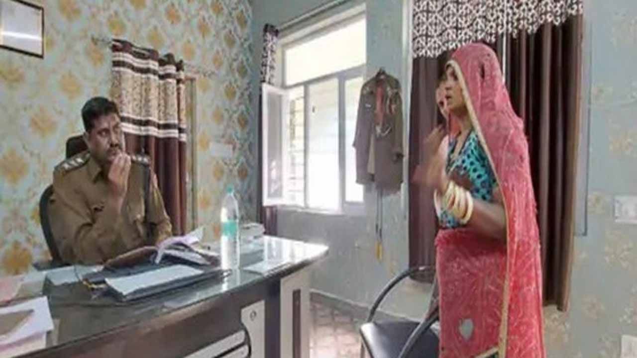 ಯುಪಿ: ಪತ್ನಿ ‘ಕೊಲೆ’ ಅರೋಪದಲ್ಲಿ ಪತಿಗೆ ಸೆರೆವಾಸದ ಶಿಕ್ಷೆ ಆದರೆ ಆಕೆ ಎರಡನೇ ಗಂಡನೊಂದಿಗೆ ರಾಜಸ್ತಾನದಲ್ಲಿ ಪತ್ತೆಯಾದಳು! ಯುಪಿ: ಪತ್ನಿ ‘ಕೊಲೆ’ ಅರೋಪದಲ್ಲಿ ಪತಿಗೆ ಸೆರೆವಾಸದ ಶಿಕ್ಷೆ ಆದರೆ ಆಕೆ ಎರಡನೇ ಗಂಡನೊಂದಿಗೆ ರಾಜಸ್ತಾನದಲ್ಲಿ ಪತ್ತೆಯಾದಳು!