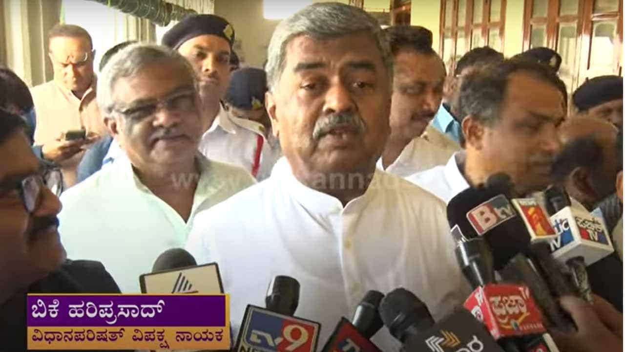 ಮಾದಕ ವ್ಯಸನಿ ಸಿಟಿ ರವಿ ಹೆಂಡ ಕುಡಿದೇ ಸದನಕ್ಕೆ ಬರುತ್ತಾರೆ: ಬಿಕೆ ಹರಿಪ್ರಸಾದ್, ಕಾಂಗ್ರೆಸ್ ನಾಯಕ ಮಾದಕ ವ್ಯಸನಿ ಸಿಟಿ ರವಿ ಹೆಂಡ ಕುಡಿದೇ ಸದನಕ್ಕೆ ಬರುತ್ತಾರೆ: ಬಿಕೆ ಹರಿಪ್ರಸಾದ್, ಕಾಂಗ್ರೆಸ್ ನಾಯಕ
