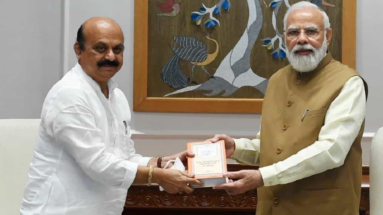 ಕರ್ನಾಟಕದಲ್ಲೂ ಗುಜರಾತ್ ಮಾದರಿ ಎಲೆಕ್ಷನ್: ಏನಿದು ಗುಜರಾತ್ ಮಾಡೆಲ್? ಹೇಗಿರುತ್ತೆ ಕಾರ್ಯ ತಂತ್ರ? ಇಲ್ಲಿದೆ ಮಾಹಿತಿ ಕರ್ನಾಟಕದಲ್ಲೂ ಗುಜರಾತ್ ಮಾದರಿ ಎಲೆಕ್ಷನ್: ಏನಿದು ಗುಜರಾತ್ ಮಾಡೆಲ್? ಹೇಗಿರುತ್ತೆ ಕಾರ್ಯ ತಂತ್ರ? ಇಲ್ಲಿದೆ ಮಾಹಿತಿ