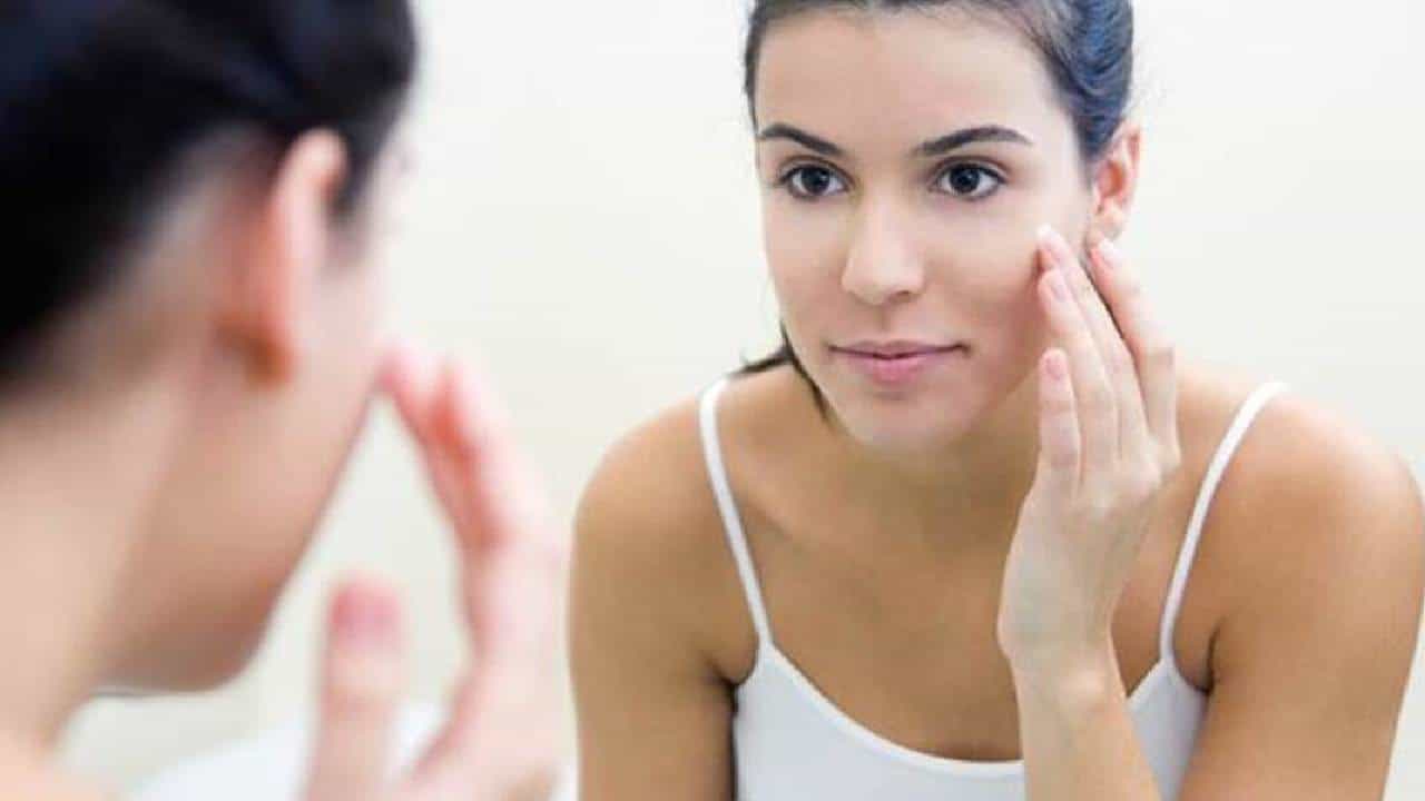 Beauty Tips For Winter: ಚಳಿಗಾಲದಲ್ಲಿ ನಿಮ್ಮ ತ್ವಚೆಯ ಆರೈಕೆಗೆ ಹೆಚ್ಚಿನ ಆದ್ಯತೆ ನೀಡಿ, ಇಲ್ಲಿವೆ ಬ್ಯೂಟಿ ಟಿಪ್ಸ್ Beauty Tips For Winter: ಚಳಿಗಾಲದಲ್ಲಿ ನಿಮ್ಮ ತ್ವಚೆಯ ಆರೈಕೆಗೆ ಹೆಚ್ಚಿನ ಆದ್ಯತೆ ನೀಡಿ, ಇಲ್ಲಿವೆ ಬ್ಯೂಟಿ ಟಿಪ್ಸ್