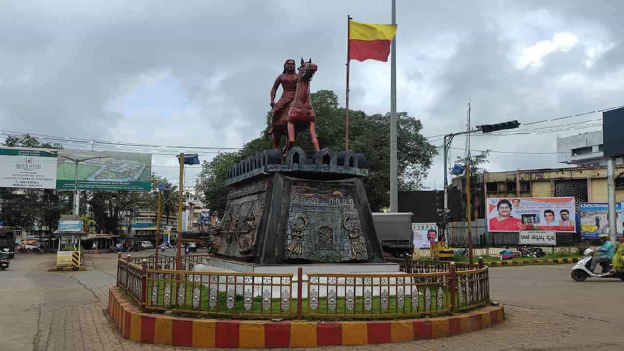 Border Dispute: ಮಾಹಾರಾಷ್ಟ್ರ ಸಚಿವರು-ಸಂಸದ ಬೆಳಗಾವಿ ಎಂಟ್ರಿಗೆ ಬ್ರೇಕ್, ನಿಷೇಧಾಜ್ಞೆ ಜಾರಿಗೊಳಿಸಿದ ಡಿಸಿ Border Dispute: ಮಾಹಾರಾಷ್ಟ್ರ ಸಚಿವರು-ಸಂಸದ ಬೆಳಗಾವಿ ಎಂಟ್ರಿಗೆ ಬ್ರೇಕ್, ನಿಷೇಧಾಜ್ಞೆ ಜಾರಿಗೊಳಿಸಿದ ಡಿಸಿ