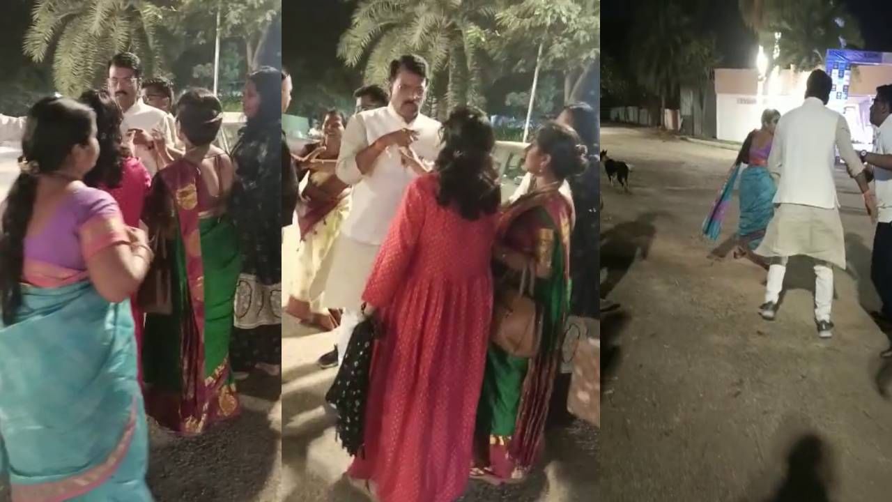 ಸ್ವಾಮೀಜಿಗೆ ಕೇಕ್ ತಿನ್ನಿಸುವ ಮಹಿಳೆ ಫೋಟೋ ವೈರಲ್, ಭೋವಿ ಸಮಾಜ ಸಂಘದಲ್ಲಿ ಹೊತ್ತಿ ಉರಿದ ಬೆಂಕಿ ಸ್ವಾಮೀಜಿಗೆ ಕೇಕ್ ತಿನ್ನಿಸುವ ಮಹಿಳೆ ಫೋಟೋ ವೈರಲ್, ಭೋವಿ ಸಮಾಜ ಸಂಘದಲ್ಲಿ ಹೊತ್ತಿ ಉರಿದ ಬೆಂಕಿ