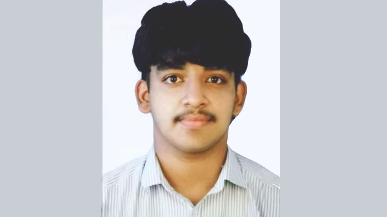 ಬನ್ನೇರುಘಟ್ಟ ಇಂಜಿನಿಯರಿಂಗ್ ಹಾಸ್ಟೆಲ್ ಶೌಚಾಲಯದಲ್ಲಿ ಕತ್ತು ಕೊಯ್ದುಕೊಂಡು ಆತ್ಮಹತ್ಯೆ ಮಾಡಿಕೊಂಡ ವಿದ್ಯಾರ್ಥಿ, ಕಾರಣವೇನು? ಬನ್ನೇರುಘಟ್ಟ ಇಂಜಿನಿಯರಿಂಗ್ ಹಾಸ್ಟೆಲ್ ಶೌಚಾಲಯದಲ್ಲಿ ಕತ್ತು ಕೊಯ್ದುಕೊಂಡು ಆತ್ಮಹತ್ಯೆ ಮಾಡಿಕೊಂಡ ವಿದ್ಯಾರ್ಥಿ, ಕಾರಣವೇನು?