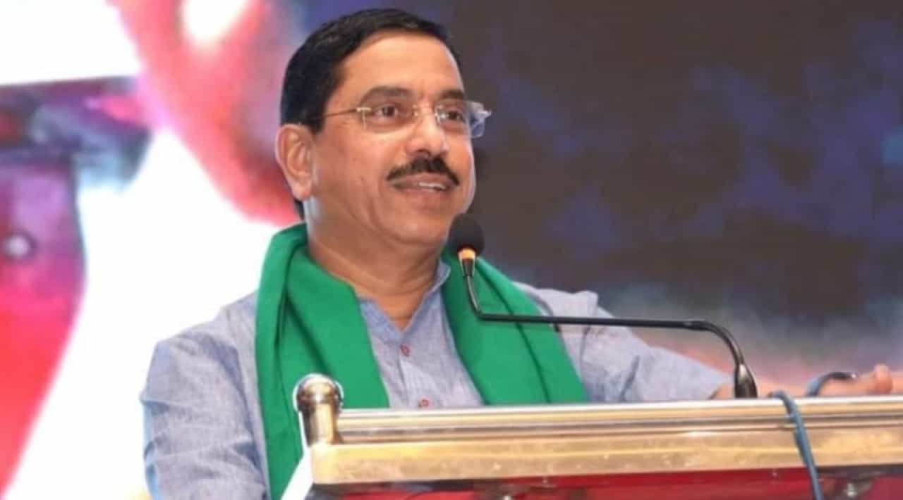 ಕಳಸಾ ಬಂಡೂರಿ ಯೋಜನೆ ಡಿಪಿಆರ್ ಆಗೋದೆ ಇಲ್ಲ ಎನ್ನುತ್ತಿದ್ದವರಿಗೆ ಬಿಜೆಪಿ ಸರ್ಕಾರ ಉತ್ತರ ನೀಡಿದೆ - ಪ್ರಲ್ಹಾದ್ ಜೋಶಿ ಕಳಸಾ ಬಂಡೂರಿ ಯೋಜನೆ ಡಿಪಿಆರ್ ಆಗೋದೆ ಇಲ್ಲ ಎನ್ನುತ್ತಿದ್ದವರಿಗೆ ಬಿಜೆಪಿ ಸರ್ಕಾರ ಉತ್ತರ ನೀಡಿದೆ - ಪ್ರಲ್ಹಾದ್ ಜೋಶಿ