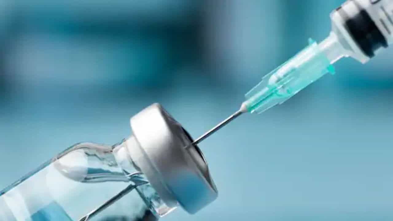 Cervical Cancer Vaccine: ಶಾಲೆಗಳಲ್ಲಿ ಹೆಣ್ಣುಮಕ್ಕಳಿಗೆ ಗರ್ಭಕಂಠ ಕ್ಯಾನ್ಸರ್ ಲಸಿಕೆ, ಅರ್ಹತೆ ಮತ್ತು ಇತರ ವಿವರ ಪರಿಶೀಲಿಸಿ Cervical Cancer Vaccine: ಶಾಲೆಗಳಲ್ಲಿ ಹೆಣ್ಣುಮಕ್ಕಳಿಗೆ ಗರ್ಭಕಂಠ ಕ್ಯಾನ್ಸರ್ ಲಸಿಕೆ, ಅರ್ಹತೆ ಮತ್ತು ಇತರ ವಿವರ ಪರಿಶೀಲಿಸಿ