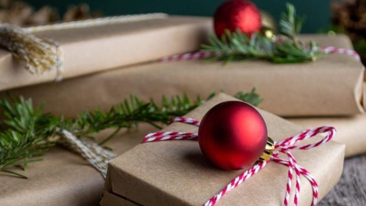 Christmas 2022: ಕ್ರಿಸ್ಮಸ್ ಹಬ್ಬದ ಸಂತೋಷ ಹೆಚ್ಚಿಸಲು ಸಾಂಪ್ರದಾಯಿಕ ಗಿಫ್ಟ್ ಐಡಿಯಾ ಇಲ್ಲಿದೆ Christmas 2022: ಕ್ರಿಸ್ಮಸ್ ಹಬ್ಬದ ಸಂತೋಷ ಹೆಚ್ಚಿಸಲು ಸಾಂಪ್ರದಾಯಿಕ ಗಿಫ್ಟ್ ಐಡಿಯಾ ಇಲ್ಲಿದೆ