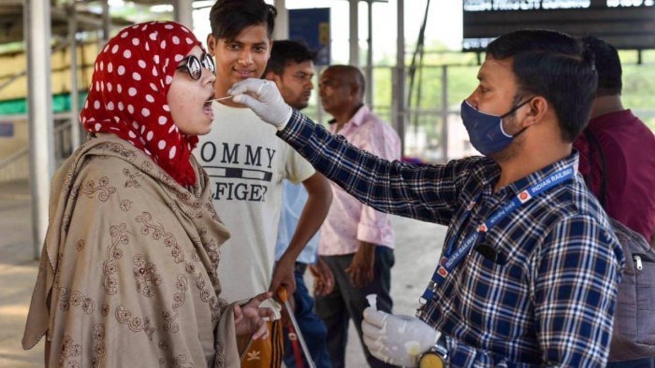 Covid Guidelines: ಕೊವಿಡ್ ಹೆಚ್ಚಳದ ಬೆನ್ನಲ್ಲೇ ವಿಶ್ವ ಆರೋಗ್ಯ ಸಂಸ್ಥೆಯಿಂದ ಹೊಸ ಮಾರ್ಗಸೂಚಿ ಬಿಡುಗಡೆ Covid Guidelines: ಕೊವಿಡ್ ಹೆಚ್ಚಳದ ಬೆನ್ನಲ್ಲೇ ವಿಶ್ವ ಆರೋಗ್ಯ ಸಂಸ್ಥೆಯಿಂದ ಹೊಸ ಮಾರ್ಗಸೂಚಿ ಬಿಡುಗಡೆ