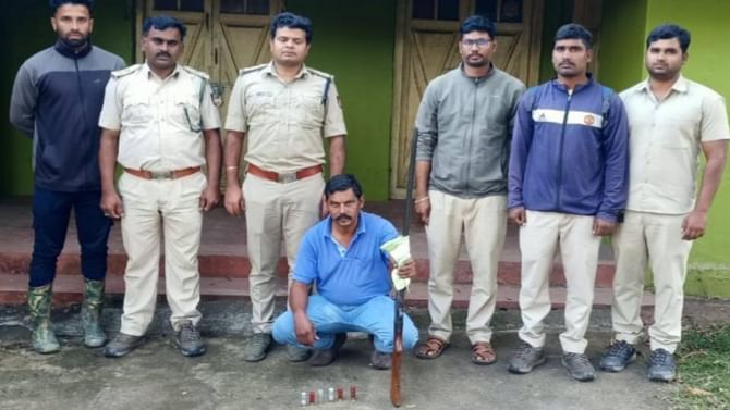 ದಸರಾ ಆನೆ ಬಲರಾಮನಿಗೆ ಗುಂಡೇಟು; ಜಮೀನು ಮಾಲೀಕ ಅರೆಸ್ಟ್, ಸಿಂಗಲ್ ಬ್ಯಾರಲ್ ಬಂದೂಕು ಹಾಗೂ ಕಾರ್ಟರಿಡ್ಜ್ ವಶ ದಸರಾ ಆನೆ ಬಲರಾಮನಿಗೆ ಗುಂಡೇಟು; ಜಮೀನು ಮಾಲೀಕ ಅರೆಸ್ಟ್, ಸಿಂಗಲ್ ಬ್ಯಾರಲ್ ಬಂದೂಕು ಹಾಗೂ ಕಾರ್ಟರಿಡ್ಜ್ ವಶ