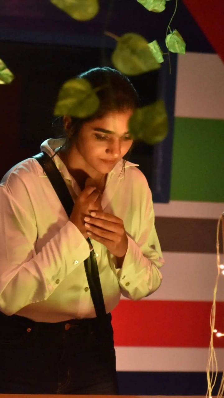 Divya (1)