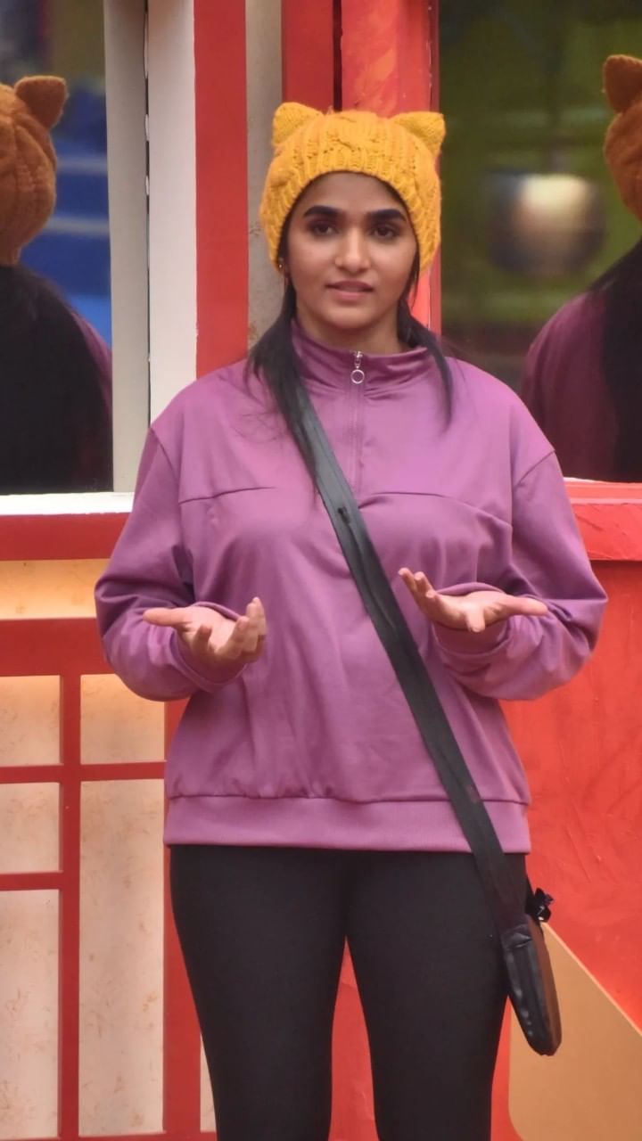 Divya (2)