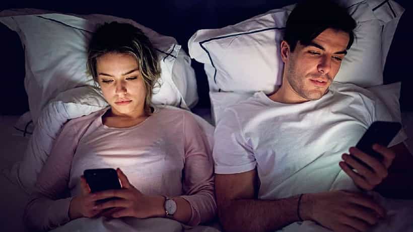 Relationship Tips: ಅತಿಯಾದ ಸ್ಮಾರ್ಟ್ಫೋನ್ ಬಳಕೆ ನಿಮ್ಮ ದಾಂಪತ್ಯದ ಸಂಬಂಧವನ್ನು ಹಾಳುಮಾಡಬಹುದು