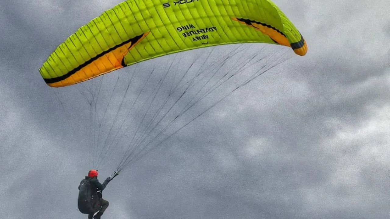 Gujarat Paragliding Accident: ಪ್ಯಾರಾಗ್ಲೈಡಿಂಗ್ ಮಾಡುವ ವೇಳೆ ದಕ್ಷಿಣ ಕೊರಿಯಾದ ವ್ಯಕ್ತಿ ಬಿದ್ದು ಸಾವು