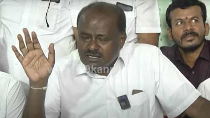 ತುಮಕೂರು | ಸಿದ್ದರಾಮಯ್ಯನವರ ಬಗ್ಗೆ ಹಗುರವಾಗಿ ಮಾತಾಡುವುದಿಲ್ಲ: ಎಚ್ ಡಿ ಕುಮಾರಸ್ವಾಮಿ ತುಮಕೂರು | ಸಿದ್ದರಾಮಯ್ಯನವರ ಬಗ್ಗೆ ಹಗುರವಾಗಿ ಮಾತಾಡುವುದಿಲ್ಲ: ಎಚ್ ಡಿ ಕುಮಾರಸ್ವಾಮಿ