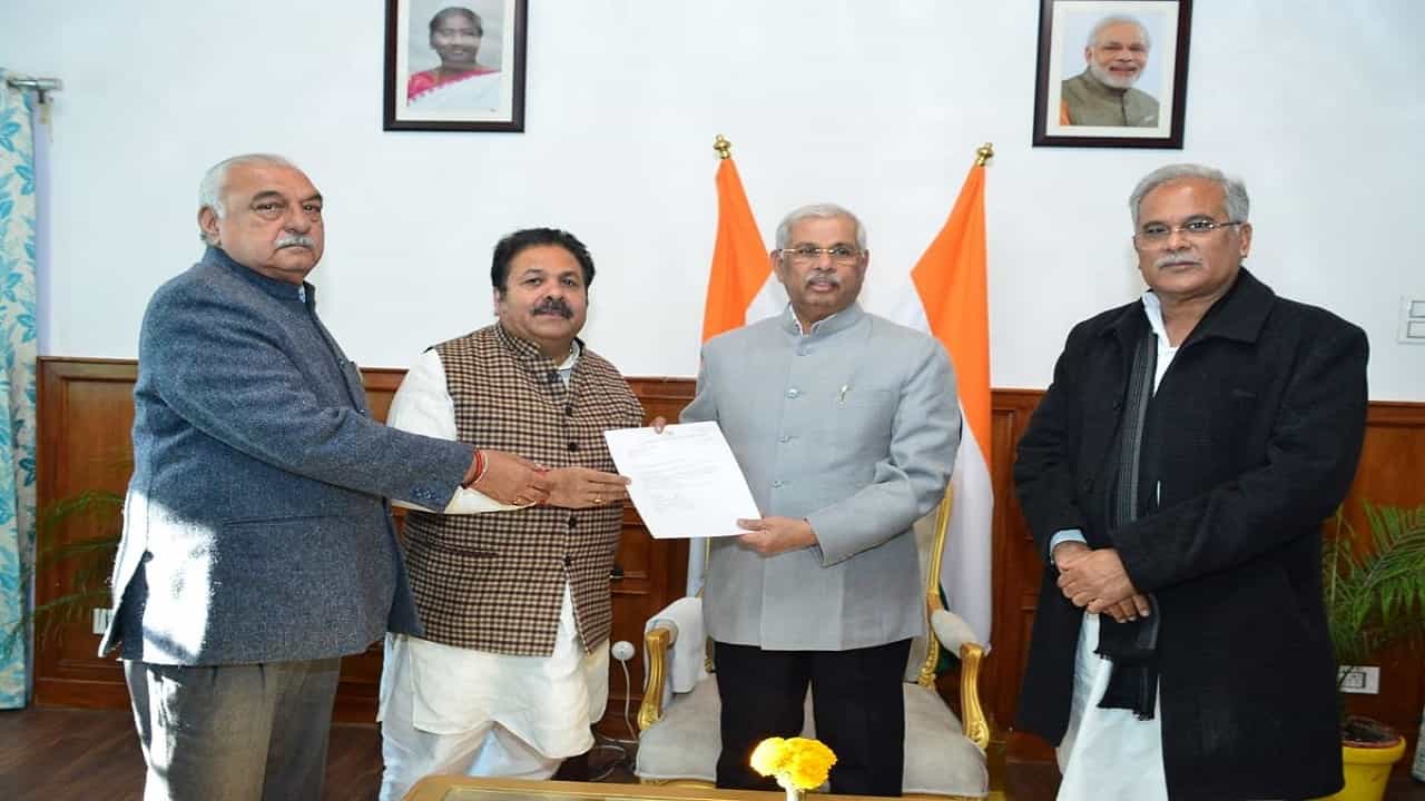 ಸಿಎಂ ಆಯ್ಕೆ ಕಗ್ಗಂಟ್ಟು: ಹಿಮಾಚಲ ಪ್ರದೇಶ ಕಾಂಗ್ರೆಸ್ ಪಾಳಯದಲ್ಲಿ ಮಹತ್ವದ ಬೆಳವಣಿಗೆ ಸಿಎಂ ಆಯ್ಕೆ ಕಗ್ಗಂಟ್ಟು: ಹಿಮಾಚಲ ಪ್ರದೇಶ ಕಾಂಗ್ರೆಸ್ ಪಾಳಯದಲ್ಲಿ ಮಹತ್ವದ ಬೆಳವಣಿಗೆ