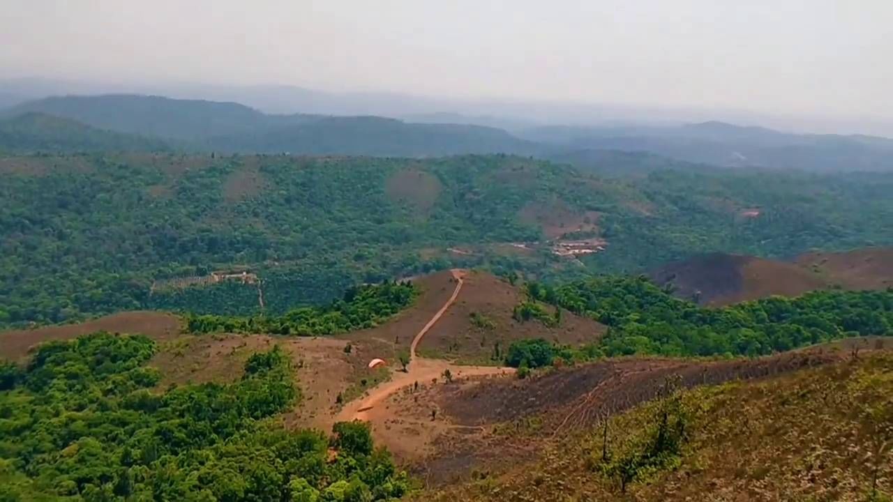 ಹಲವು ದಿನಗಳಿಂದ ಹಾಸನದಲ್ಲಿ ಪರಿಸರ ಪ್ರವಾಸೋದ್ಯಮ ಆರಂಭವಾಗಬೇಕು, ಎಕೋ ಟೂರಿಸಂ ಗೆ ಪ್ರೋತ್ಸಾಹ ಸಿಗಬೇಕು ಎನ್ನೋ ಬೇಡಿಕೆ ಇತ್ತು. ಇದನ್ನ ಸಾಕಾರಗೊಳಿಸಲು ಇಂದಿನಿಂದ ಪ್ಯಾರಾಗ್ಲೈಡಿಂಗ್ ಚಟುವಟಿಕೆ ಆರಂಭವಾಗಿದೆ.