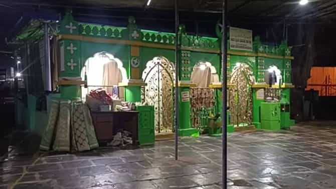 Hubballi Dargah Demolition: ರಸ್ತೆ ಅಗಲೀಕರಣ ಹಿನ್ನೆಲೆ ಹುಬ್ಬಳ್ಳಿಯ ಭೈರಿದೇವರಕೊಪ್ಪದಲ್ಲಿರುವ ದರ್ಗಾ ತೆರವು