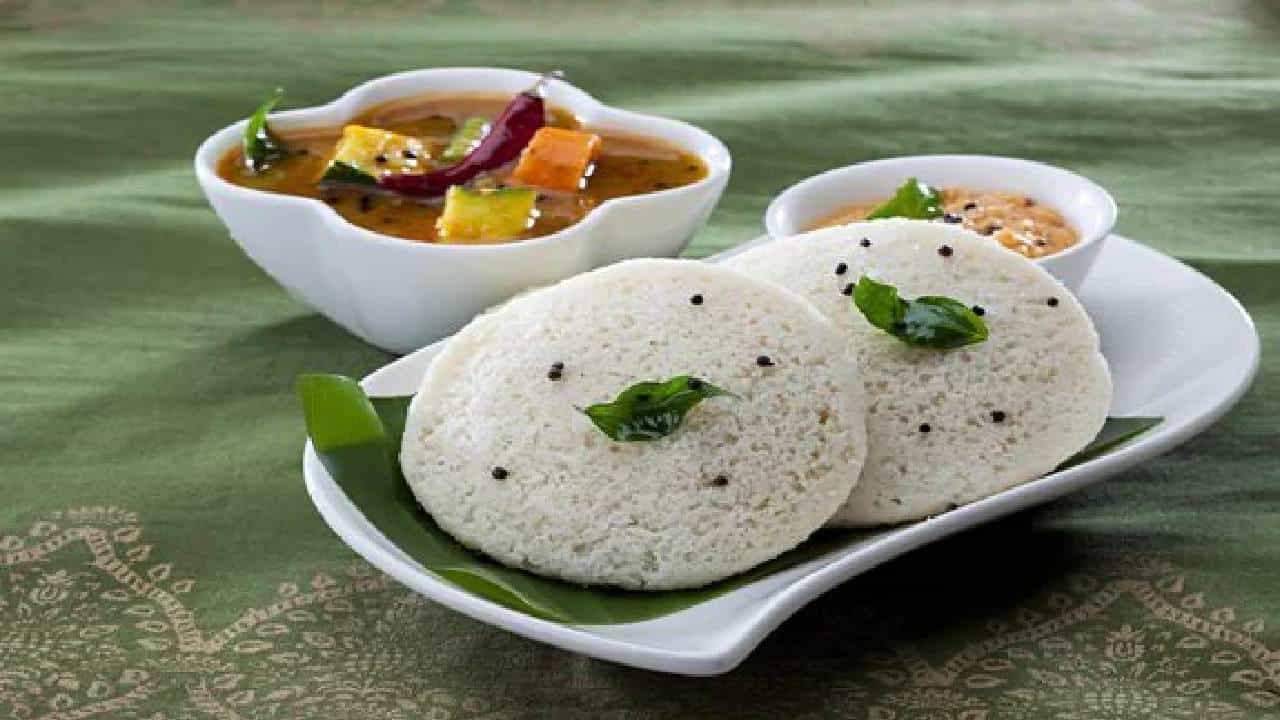 Health Tips: ಇಡ್ಲಿ-ಸಾಂಬಾರ್ನಿಂದ ದೀರ್ಘಾಯುಷ್ಯ, ತಜ್ಞರ ಅಭಿಪ್ರಾಯ ಇಲ್ಲಿದೆ Health Tips: ಇಡ್ಲಿ-ಸಾಂಬಾರ್ನಿಂದ ದೀರ್ಘಾಯುಷ್ಯ, ತಜ್ಞರ ಅಭಿಪ್ರಾಯ ಇಲ್ಲಿದೆ