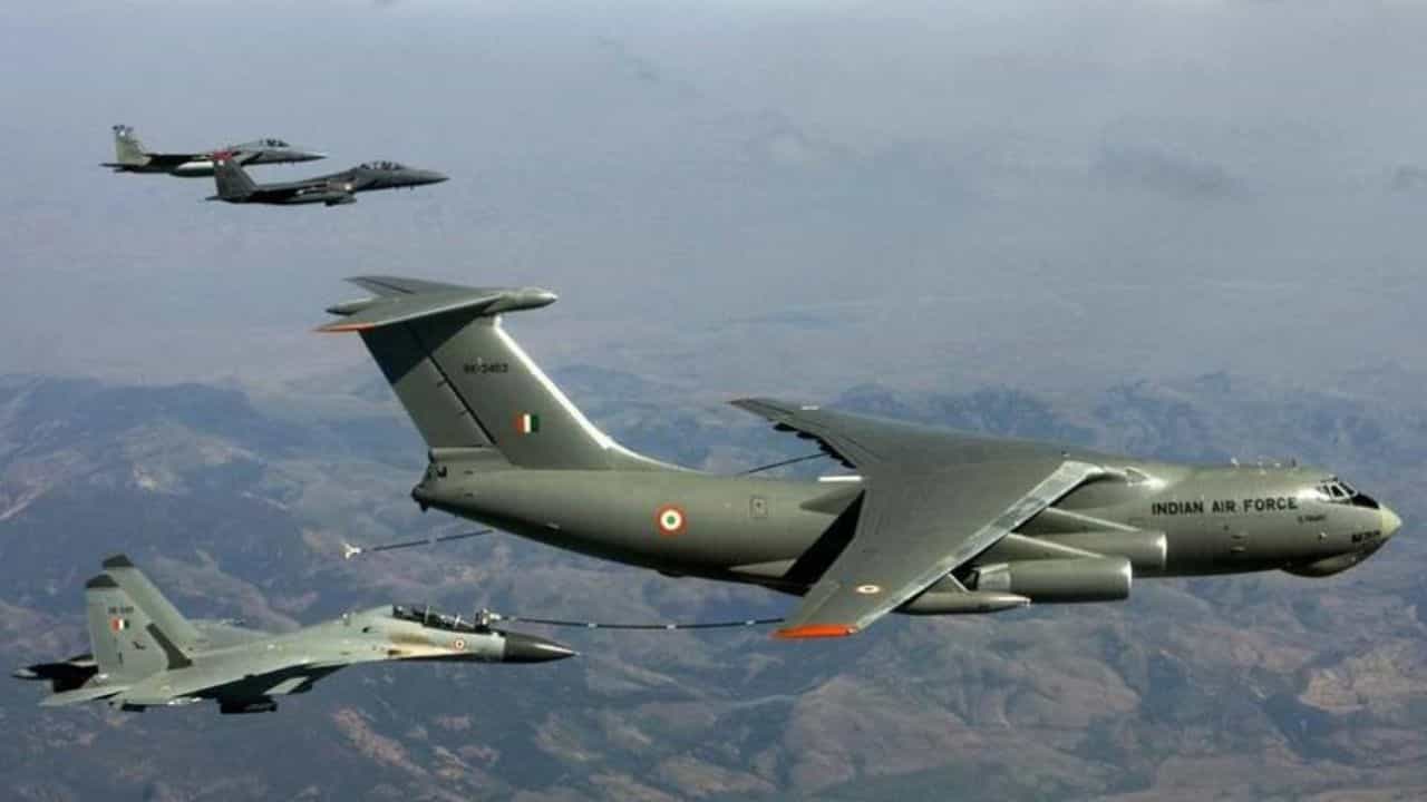 India-China Border Clash: ಅರುಣಾಚಲ ಪ್ರದೇಶದಲ್ಲಿ ಯುದ್ಧ ವಿಮಾನ ಗಸ್ತು ನಡೆಸುತ್ತಿರುವ ಭಾರತೀಯ ವಾಯುಪಡೆ India-China Border Clash: ಅರುಣಾಚಲ ಪ್ರದೇಶದಲ್ಲಿ ಯುದ್ಧ ವಿಮಾನ ಗಸ್ತು ನಡೆಸುತ್ತಿರುವ ಭಾರತೀಯ ವಾಯುಪಡೆ
