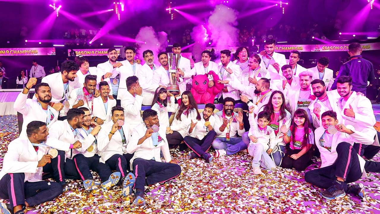 PKL Final: ಪ್ರೊ ಕಬಡ್ಡಿ: ಪುಣೇರಿಗೆ ಸೋಲುಣಿಸಿ ಎರಡನೇ ಬಾರಿ ಚಾಂಪಿಯನ್ ಆದ ಜೈಪುರ ಪಿಂಕ್ ಪ್ಯಾಂಥರ್ಸ್ PKL Final: ಪ್ರೊ ಕಬಡ್ಡಿ: ಪುಣೇರಿಗೆ ಸೋಲುಣಿಸಿ ಎರಡನೇ ಬಾರಿ ಚಾಂಪಿಯನ್ ಆದ ಜೈಪುರ ಪಿಂಕ್ ಪ್ಯಾಂಥರ್ಸ್