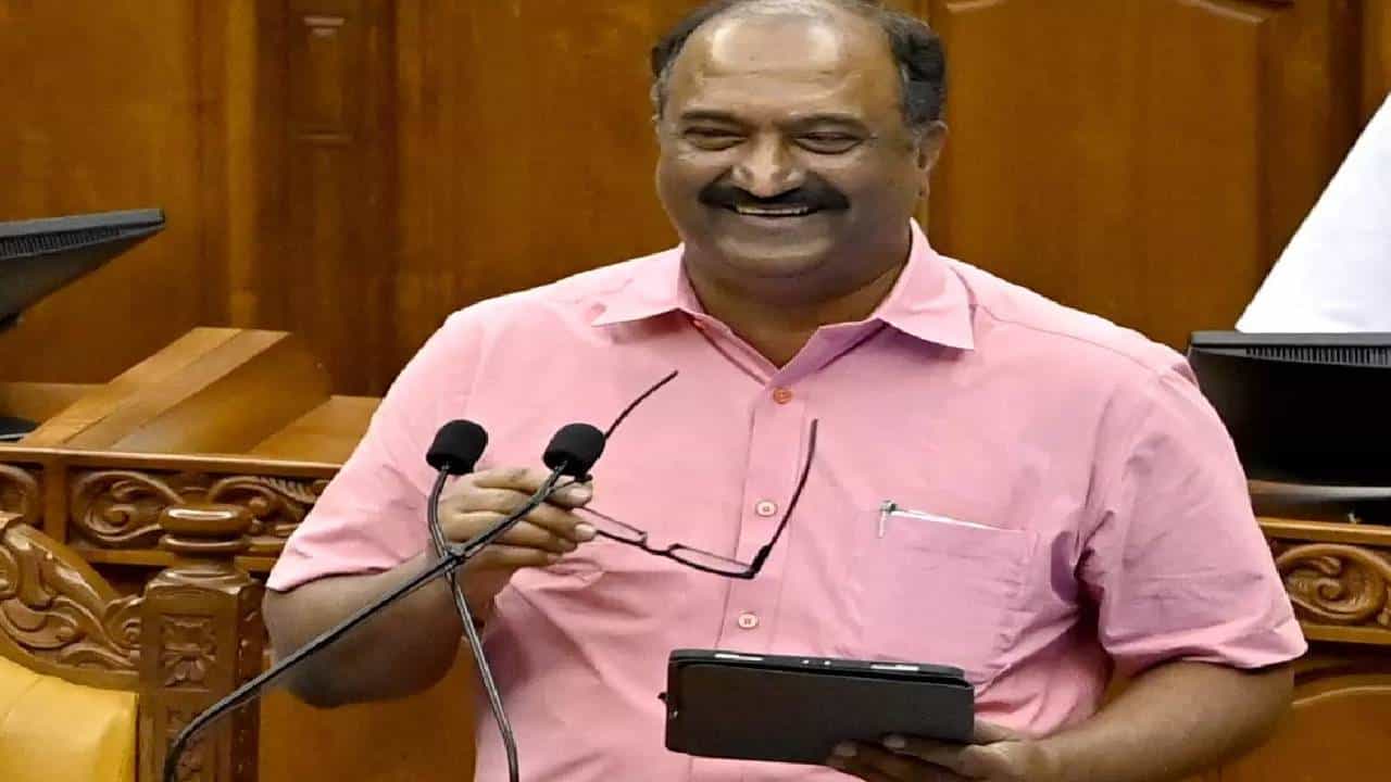 Kerala Financial Crisis: ಕೇರಳದಲ್ಲಿ ಭಾರೀ ಹಣಕಾಸು ಬಿಕ್ಕಟ್ಟು; ಹಣಕಾಸು ಸಚಿವರು ಕೊಟ್ಟ ಕಾರಣ ಇಲ್ಲಿದೆ Kerala Financial Crisis: ಕೇರಳದಲ್ಲಿ ಭಾರೀ ಹಣಕಾಸು ಬಿಕ್ಕಟ್ಟು; ಹಣಕಾಸು ಸಚಿವರು ಕೊಟ್ಟ ಕಾರಣ ಇಲ್ಲಿದೆ