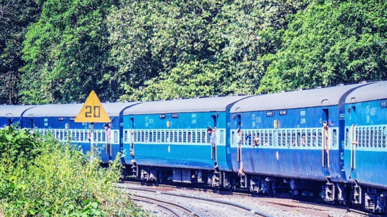 Indian Railways: 2030ಕ್ಕೆ ವಿಶ್ವದ ಅತಿದೊಡ್ಡ ‘ಹಸಿರು ರೈಲ್ವೆ’ ಆಗಲಿದೆ ಭಾರತೀಯ ರೈಲ್ವೆ Indian Railways: 2030ಕ್ಕೆ ವಿಶ್ವದ ಅತಿದೊಡ್ಡ ‘ಹಸಿರು ರೈಲ್ವೆ’ ಆಗಲಿದೆ ಭಾರತೀಯ ರೈಲ್ವೆ