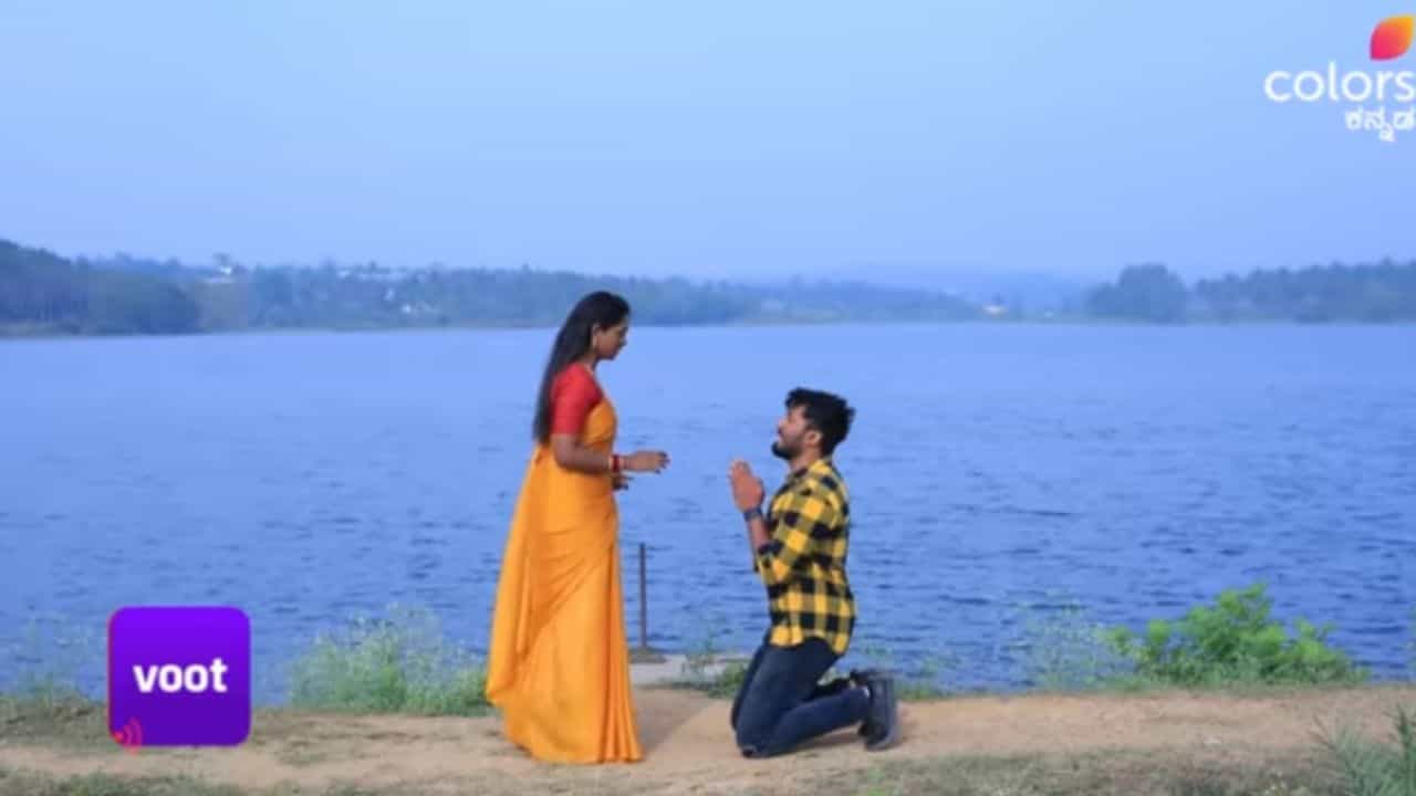 Lakshana Serial: ಮಾಡಿದ ತಪ್ಪಿಗೆಲ್ಲಾ ನಕ್ಷತ್ರಳ ಬಳಿ ಮಂಡಿಯೂರಿ ಕ್ಷಮೆ ಕೇಳಿದ ಮೌರ್ಯ Lakshana Serial: ಮಾಡಿದ ತಪ್ಪಿಗೆಲ್ಲಾ ನಕ್ಷತ್ರಳ ಬಳಿ ಮಂಡಿಯೂರಿ ಕ್ಷಮೆ ಕೇಳಿದ ಮೌರ್ಯ