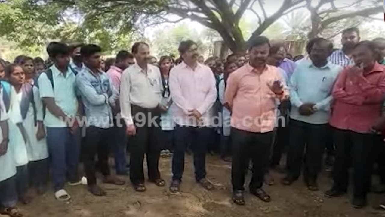 ಹೊನ್ನಾಳಿ ಪ್ರಥಮ ದರ್ಜೆ ಕಾಲೇಜಿನ ಪ್ರಾಂಶುಪಾಲ ಮತ್ತು ಉಪನ್ಯಾಸಕರಿಗೆ ‘ಕ್ಲಾಸ್’ ತೆಗೆದುಕೊಂಡ ಶಾಸಕ ಎಮ್ ಪಿ ರೇಣುಕಾಚಾರ್ಯ! ಹೊನ್ನಾಳಿ ಪ್ರಥಮ ದರ್ಜೆ ಕಾಲೇಜಿನ ಪ್ರಾಂಶುಪಾಲ ಮತ್ತು ಉಪನ್ಯಾಸಕರಿಗೆ ‘ಕ್ಲಾಸ್’ ತೆಗೆದುಕೊಂಡ ಶಾಸಕ ಎಮ್ ಪಿ ರೇಣುಕಾಚಾರ್ಯ!