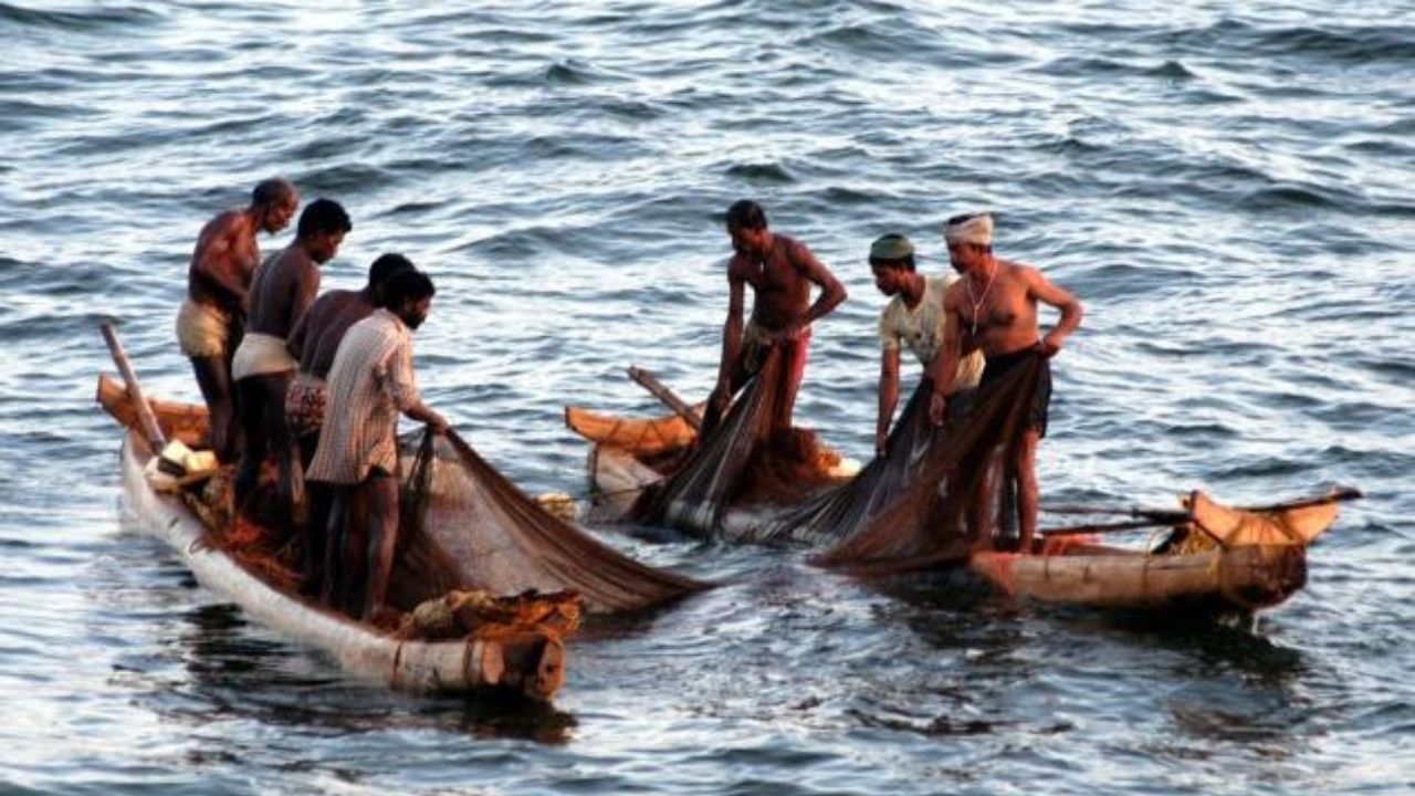 Mangalore: ದೋಣಿಯಿಂದ ಕಾಲು ಜಾರಿ ಸಮುದ್ರಕ್ಕೆ ಬಿದ್ದು ಮೀನುಗಾರ ಸಾವು Mangalore: ದೋಣಿಯಿಂದ ಕಾಲು ಜಾರಿ ಸಮುದ್ರಕ್ಕೆ ಬಿದ್ದು ಮೀನುಗಾರ ಸಾವು