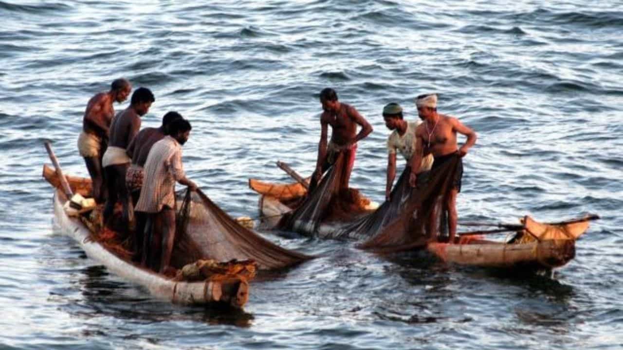 Mangalore: ದೋಣಿಯಿಂದ ಕಾಲು ಜಾರಿ ಸಮುದ್ರಕ್ಕೆ ಬಿದ್ದು ಮೀನುಗಾರ ಸಾವು Mangalore: ದೋಣಿಯಿಂದ ಕಾಲು ಜಾರಿ ಸಮುದ್ರಕ್ಕೆ ಬಿದ್ದು ಮೀನುಗಾರ ಸಾವು