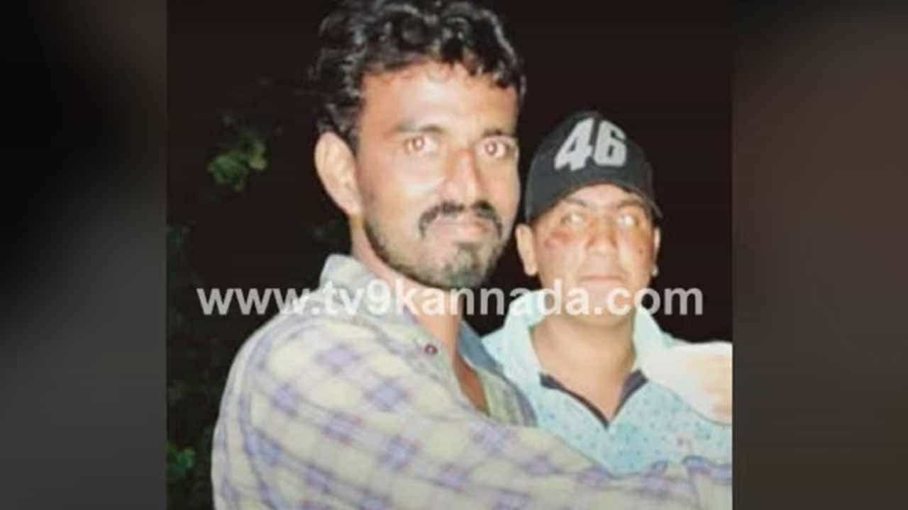ಹಾವೇರಿ: ಹೋರಿ ಬೆದರಿಸುವ ಸ್ಪರ್ಧೆ ನೋಡಲು ಹೋದ ಯುವಕ ಹೋರಿ ತಿವಿತಕ್ಕೊಳಗಾಗಿ ಸ್ಥಳದಲ್ಲೇ ಸಾವು! ಹಾವೇರಿ: ಹೋರಿ ಬೆದರಿಸುವ ಸ್ಪರ್ಧೆ ನೋಡಲು ಹೋದ ಯುವಕ ಹೋರಿ ತಿವಿತಕ್ಕೊಳಗಾಗಿ ಸ್ಥಳದಲ್ಲೇ ಸಾವು!