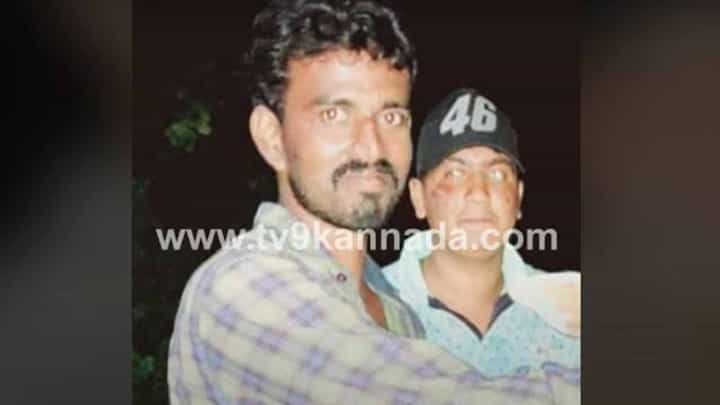 ಹಾವೇರಿ: ಹೋರಿ ಬೆದರಿಸುವ ಸ್ಪರ್ಧೆ ನೋಡಲು ಹೋದ ಯುವಕ ಹೋರಿ ತಿವಿತಕ್ಕೊಳಗಾಗಿ ಸ್ಥಳದಲ್ಲೇ ಸಾವು! ಹಾವೇರಿ: ಹೋರಿ ಬೆದರಿಸುವ ಸ್ಪರ್ಧೆ ನೋಡಲು ಹೋದ ಯುವಕ ಹೋರಿ ತಿವಿತಕ್ಕೊಳಗಾಗಿ ಸ್ಥಳದಲ್ಲೇ ಸಾವು!