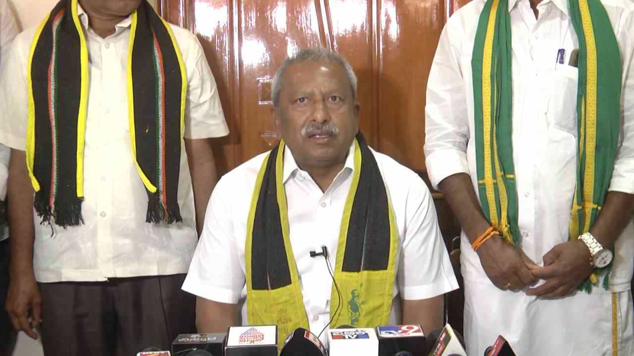 ಗುಜರಾತ್ನಂತೆ ಕರ್ನಾಟಕದಲ್ಲೂ ಹಳಬರನ್ನು ಕೈಬಿಡುವ ಮಾತು ಕೇಳಿಬರುತ್ತಿದೆ ಎಂದ ಭೈರತಿ ಬಸವರಾಜ್ ಗುಜರಾತ್ನಂತೆ ಕರ್ನಾಟಕದಲ್ಲೂ ಹಳಬರನ್ನು ಕೈಬಿಡುವ ಮಾತು ಕೇಳಿಬರುತ್ತಿದೆ ಎಂದ ಭೈರತಿ ಬಸವರಾಜ್