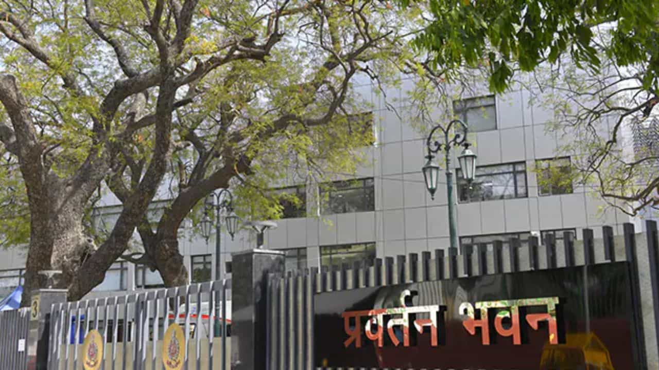 Money Laundering Case : ಛತ್ತೀಸ್ಗಢ ಮುಖ್ಯಮಂತ್ರಿಯ ಉಪ ಕಾರ್ಯದರ್ಶಿಯನ್ನು ಬಂಧಿಸಿದ ಇಡಿ Money Laundering Case : ಛತ್ತೀಸ್ಗಢ ಮುಖ್ಯಮಂತ್ರಿಯ ಉಪ ಕಾರ್ಯದರ್ಶಿಯನ್ನು ಬಂಧಿಸಿದ ಇಡಿ