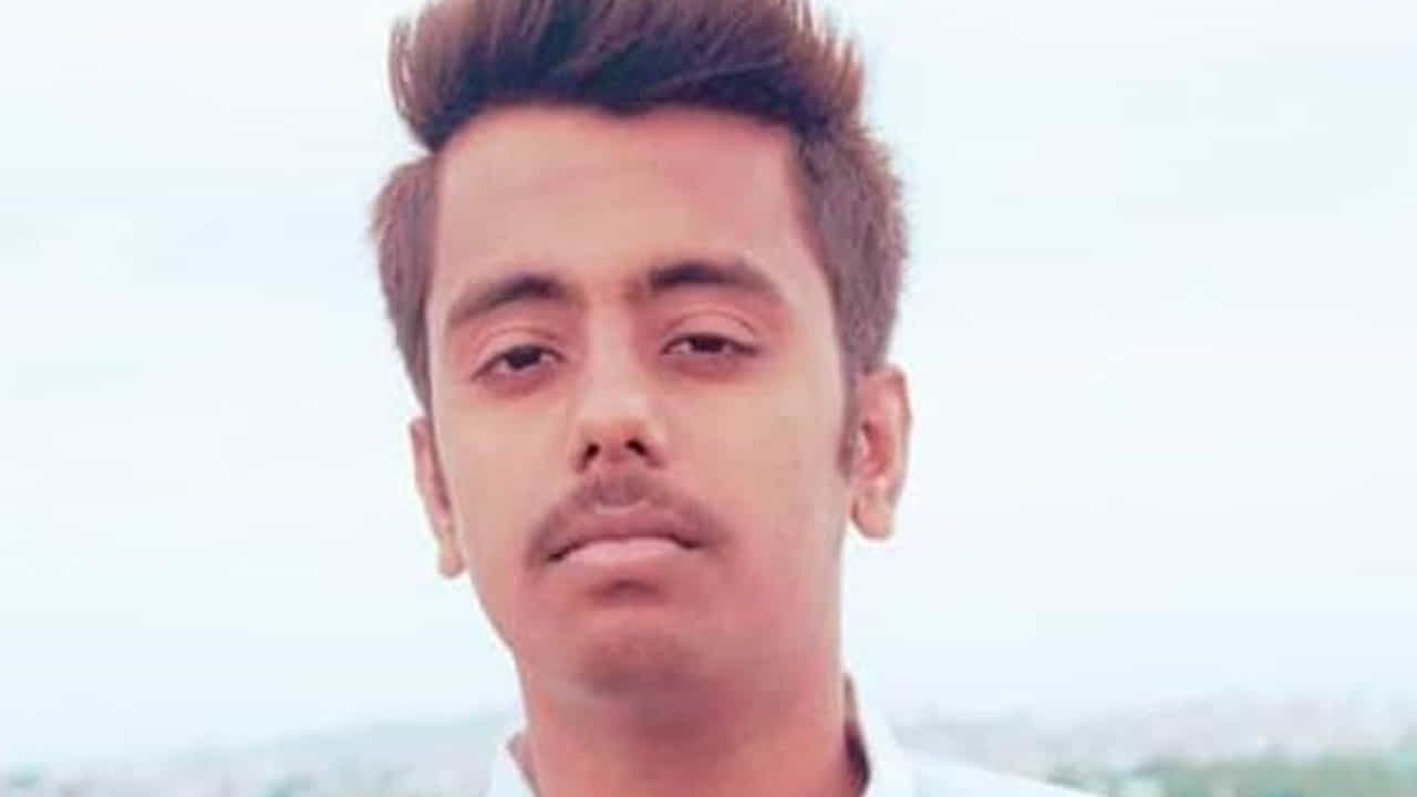 ಹೈದರಾಬಾದ್: ಎಐಎಂಐಎಂ ಪಕ್ಷದ ಸ್ಥಳೀಯ ಕಾರ್ಪೊರೇಟರ್ ಕಚೇರಿಯೊಳಗೆ ಯುವಕನ ಹತ್ಯೆ ಹೈದರಾಬಾದ್: ಎಐಎಂಐಎಂ ಪಕ್ಷದ ಸ್ಥಳೀಯ ಕಾರ್ಪೊರೇಟರ್ ಕಚೇರಿಯೊಳಗೆ ಯುವಕನ ಹತ್ಯೆ
