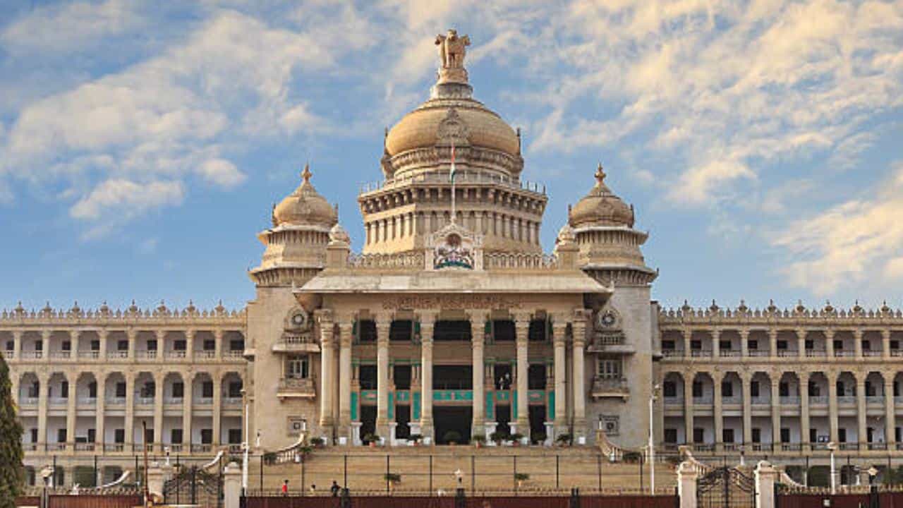ಕರ್ನಾಟಕದಲ್ಲಿ ಮತ್ತೆ ಕೊರೊನಾ ಭೀತಿ: ಹೊಸದಾಗಿ ಮಾರ್ಗಸೂಚಿ ಬಿಡುಗಡೆ ಮಾಡಿದ ರಾಜ್ಯ ಸರ್ಕಾರ