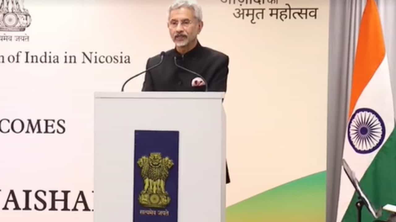 S Jaishankar: ಉತ್ತಮ ಸಂಬಂಧ ಬೇಕು ಆದರೆ ಭಯೋತ್ಪಾದನೆ ಬೇಡ: ಪಾಕಿಸ್ತಾನ, ಚೀನಾಕ್ಕೆ ಕಠಿಣ ಸಂದೇಶ ರವಾನಿಸಿದ ಜೈಶಂಕರ್ S Jaishankar: ಉತ್ತಮ ಸಂಬಂಧ ಬೇಕು ಆದರೆ ಭಯೋತ್ಪಾದನೆ ಬೇಡ: ಪಾಕಿಸ್ತಾನ, ಚೀನಾಕ್ಕೆ ಕಠಿಣ ಸಂದೇಶ ರವಾನಿಸಿದ ಜೈಶಂಕರ್