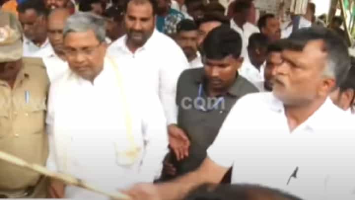 ಸಿದ್ದರಾಮಯ್ಯ ಆಪ್ತ ಸಹಾಯಕನ ನೈತಿಕ ಪೊಲೀಸ್ಗಿರಿ: ಲಾಠಿ ಹಿಡಿದು ಜನರನ್ನು ಚದುರಿಸಿದ ಪಿಎ ಸಿದ್ದರಾಮಯ್ಯ ಆಪ್ತ ಸಹಾಯಕನ ನೈತಿಕ ಪೊಲೀಸ್ಗಿರಿ: ಲಾಠಿ ಹಿಡಿದು ಜನರನ್ನು ಚದುರಿಸಿದ ಪಿಎ