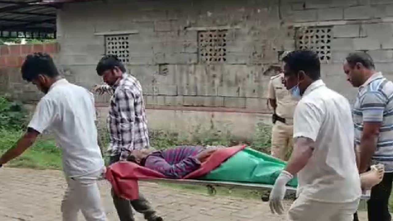 Crime News: ಉಡುಪಿ ಸಬ್ಜೈಲಿನಲ್ಲಿ ವಿಚಾರಣಾಧೀನ ಕೈದಿ ನೇಣುಬಿಗಿದುಕೊಂಡು ಆತ್ಮಹತ್ಯೆ Crime News: ಉಡುಪಿ ಸಬ್ಜೈಲಿನಲ್ಲಿ ವಿಚಾರಣಾಧೀನ ಕೈದಿ ನೇಣುಬಿಗಿದುಕೊಂಡು ಆತ್ಮಹತ್ಯೆ