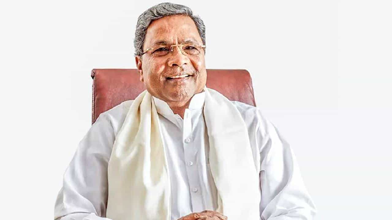 ಸಿದ್ದರಾಮಯ್ಯ ಮತ್ತೆ ಸಿಎಂ ಆಗ್ತಾರೆ ಎಂದು ಭವಿಷ್ಯ ನುಡಿದ ಬಸವರಾಜ ದೇವರು ಸಿದ್ದರಾಮಯ್ಯ ಮತ್ತೆ ಸಿಎಂ ಆಗ್ತಾರೆ ಎಂದು ಭವಿಷ್ಯ ನುಡಿದ ಬಸವರಾಜ ದೇವರು