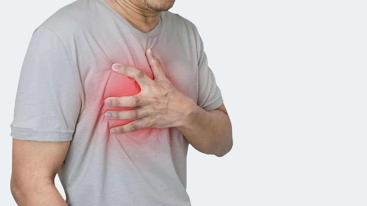 Chest Pain: ಎದೆ ನೋವು ಹೃದಯಾಘಾತದ ಲಕ್ಷಣ ಮಾತ್ರವಲ್ಲ, ಈ ಕಾಯಿಲೆಯ ಸಂಕೇತವೂ ಆಗಿರಬಹುದು Chest Pain: ಎದೆ ನೋವು ಹೃದಯಾಘಾತದ ಲಕ್ಷಣ ಮಾತ್ರವಲ್ಲ, ಈ ಕಾಯಿಲೆಯ ಸಂಕೇತವೂ ಆಗಿರಬಹುದು