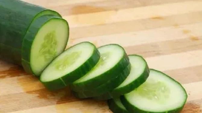 Raw Cucumber Side Effects: ಊಟದ ಜತೆಗೆ ಹಸಿ ಸೌತೆಕಾಯಿಯನ್ನು ಎಂದೂ ತಿನ್ನಬೇಡಿ, ಈ ಆರೋಗ್ಯ ಸಮಸ್ಯೆಗಳು ಎದುರಾಗಬಹುದು Raw Cucumber Side Effects: ಊಟದ ಜತೆಗೆ ಹಸಿ ಸೌತೆಕಾಯಿಯನ್ನು ಎಂದೂ ತಿನ್ನಬೇಡಿ, ಈ ಆರೋಗ್ಯ ಸಮಸ್ಯೆಗಳು ಎದುರಾಗಬಹುದು