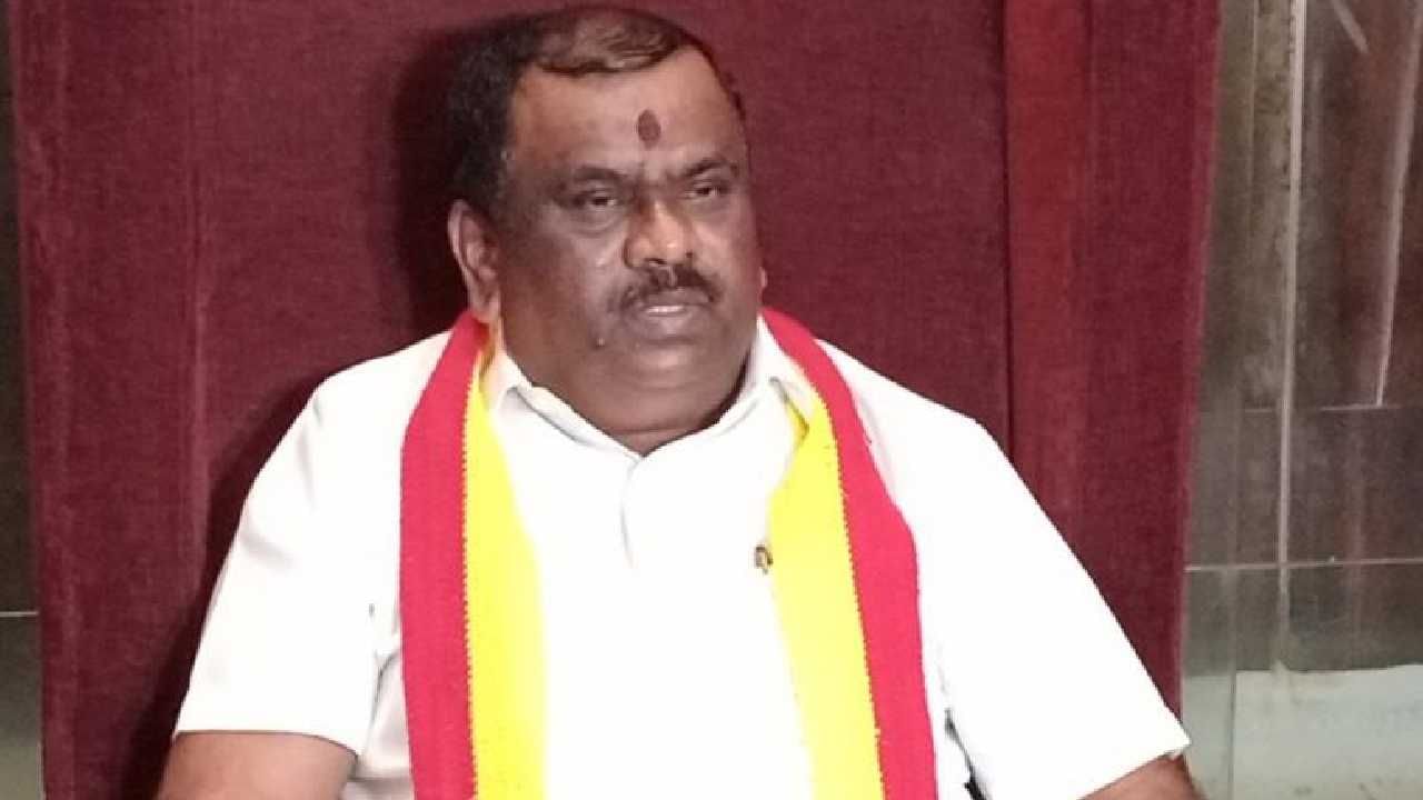 ಮಹಾರಾಷ್ಟ್ರ ಸಚಿವರಿಗೆ ಬೆಳಗಾವಿ ಪ್ರವೇಶ ನೀಡಬೇಡಿ, ಅವರನ್ನು ಬಂಧಿಸಿ: ಕರವೇ ನಾರಾಯಣ ಗೌಡ ಮನವಿ ಮಹಾರಾಷ್ಟ್ರ ಸಚಿವರಿಗೆ ಬೆಳಗಾವಿ ಪ್ರವೇಶ ನೀಡಬೇಡಿ, ಅವರನ್ನು ಬಂಧಿಸಿ: ಕರವೇ ನಾರಾಯಣ ಗೌಡ ಮನವಿ