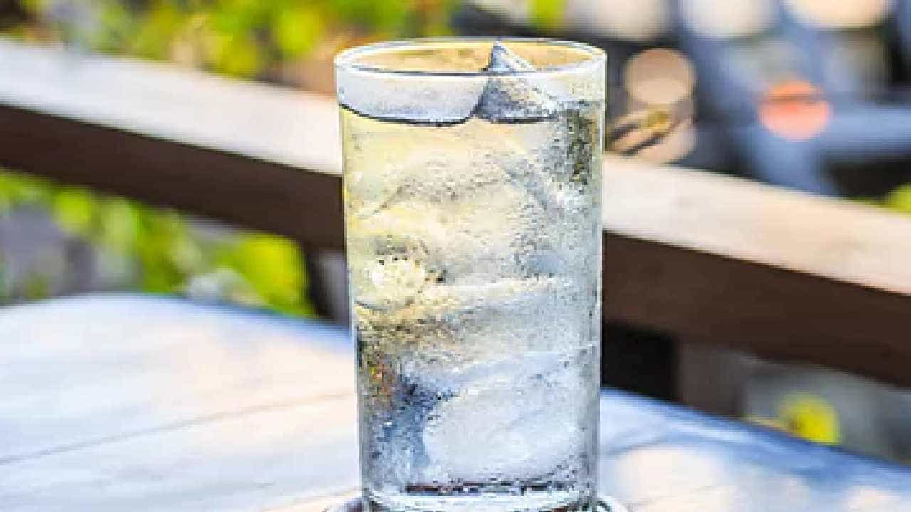 Cold Water Side Effects: ಚಳಿಗಾಲದಲ್ಲಿ ತಣ್ಣೀರು ಕುಡಿಯುವುದರಿಂದ ಎಷ್ಟೆಲ್ಲಾ ಸಮಸ್ಯೆಗಳಾಗಬಹುದು ಎಂಬುದು ನಿಮಗೆ ಗೊತ್ತೇ? Cold Water Side Effects: ಚಳಿಗಾಲದಲ್ಲಿ ತಣ್ಣೀರು ಕುಡಿಯುವುದರಿಂದ ಎಷ್ಟೆಲ್ಲಾ ಸಮಸ್ಯೆಗಳಾಗಬಹುದು ಎಂಬುದು ನಿಮಗೆ ಗೊತ್ತೇ?