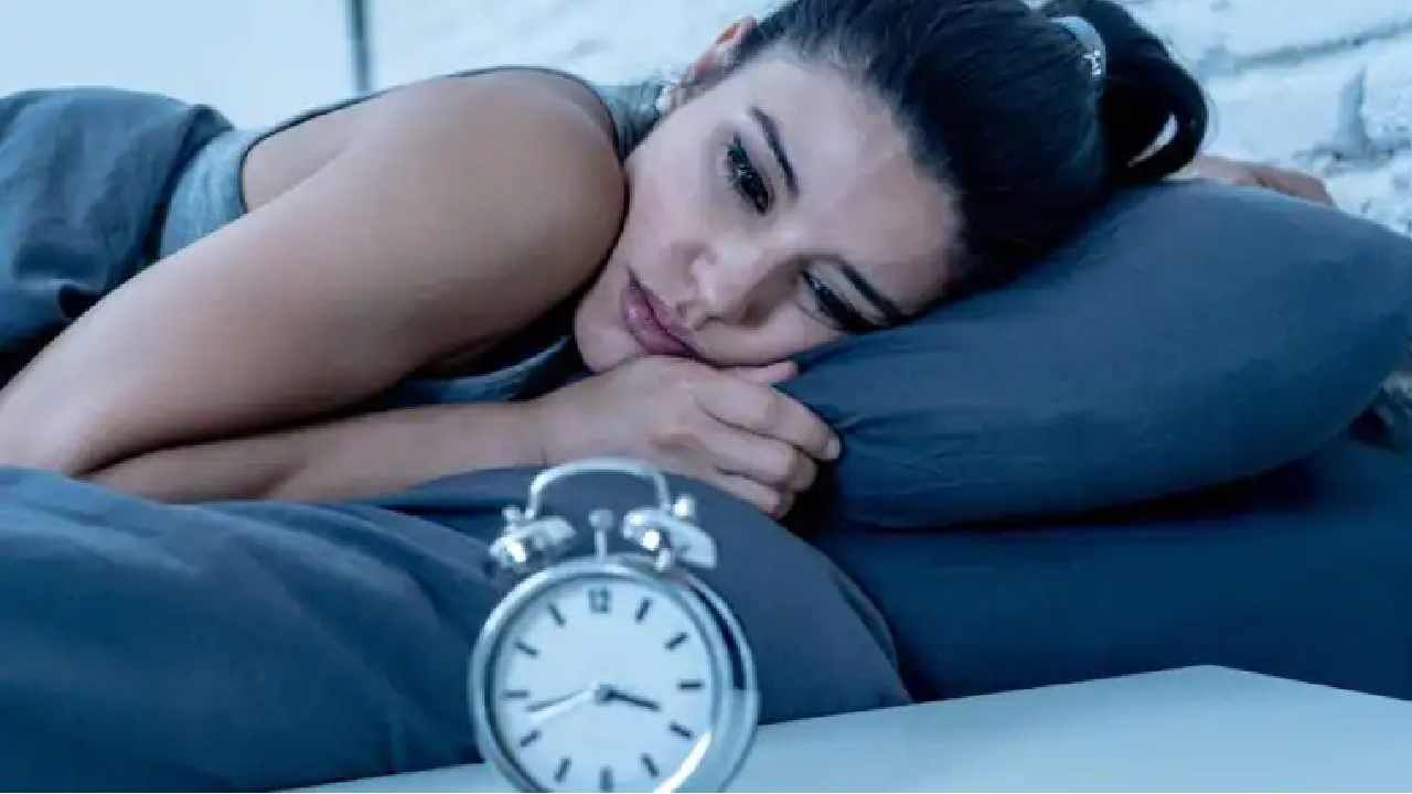 Struggling For Sleep: ರಾತ್ರಿ ಸರಿಯಾಗಿ ನಿದ್ರೆ ಬರುತ್ತಿಲ್ಲವೇ? ಈ ಅಭ್ಯಾಸಗಳನ್ನು ತಪ್ಪಿಸಲೇಬೇಕು